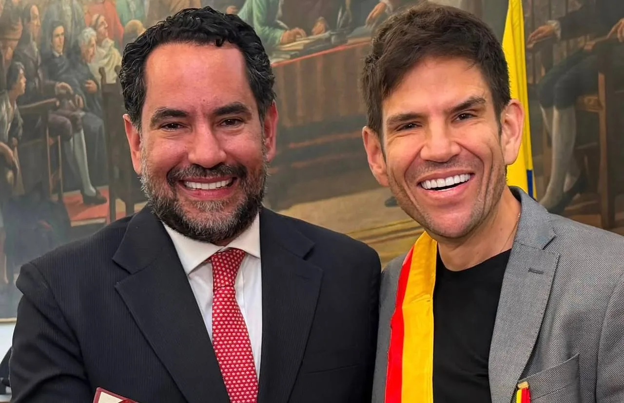 Juancho de la Espriella recibe la Orden Civil al Mérito en Bogotá