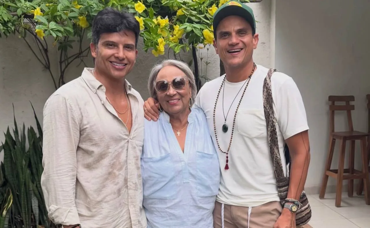 Silvestre Dangond sorprende a su madre con lujoso regalo de cumpleaños