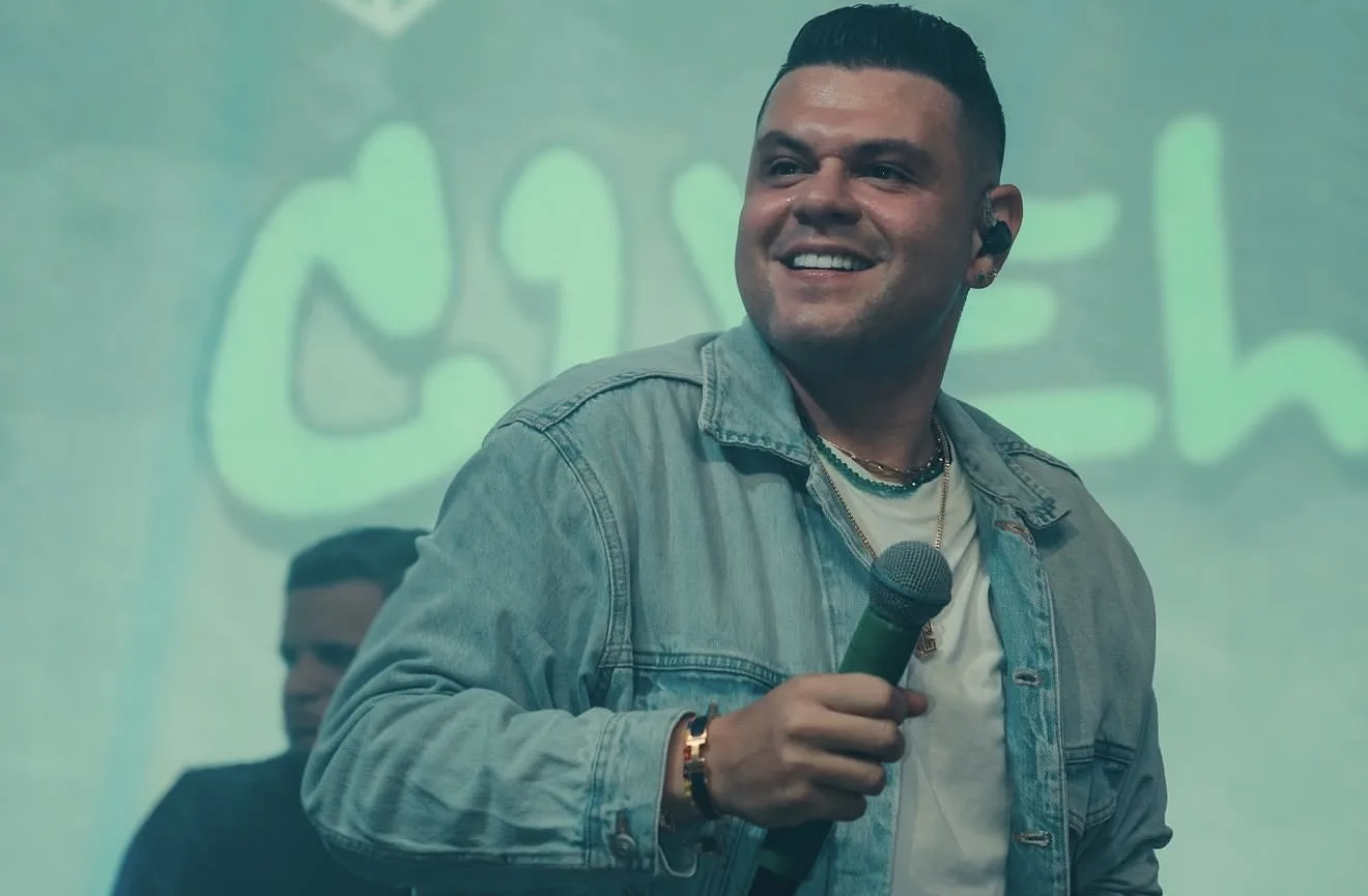 Luifer Cuello revive himnos de la nueva ola con un nuevo disco